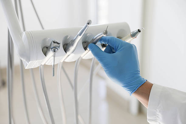 Professional Tooth Extraction technician working in Louise, TX